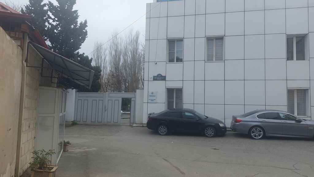 Montin 4 otaqlı, 150 kv. m, Orta təmir