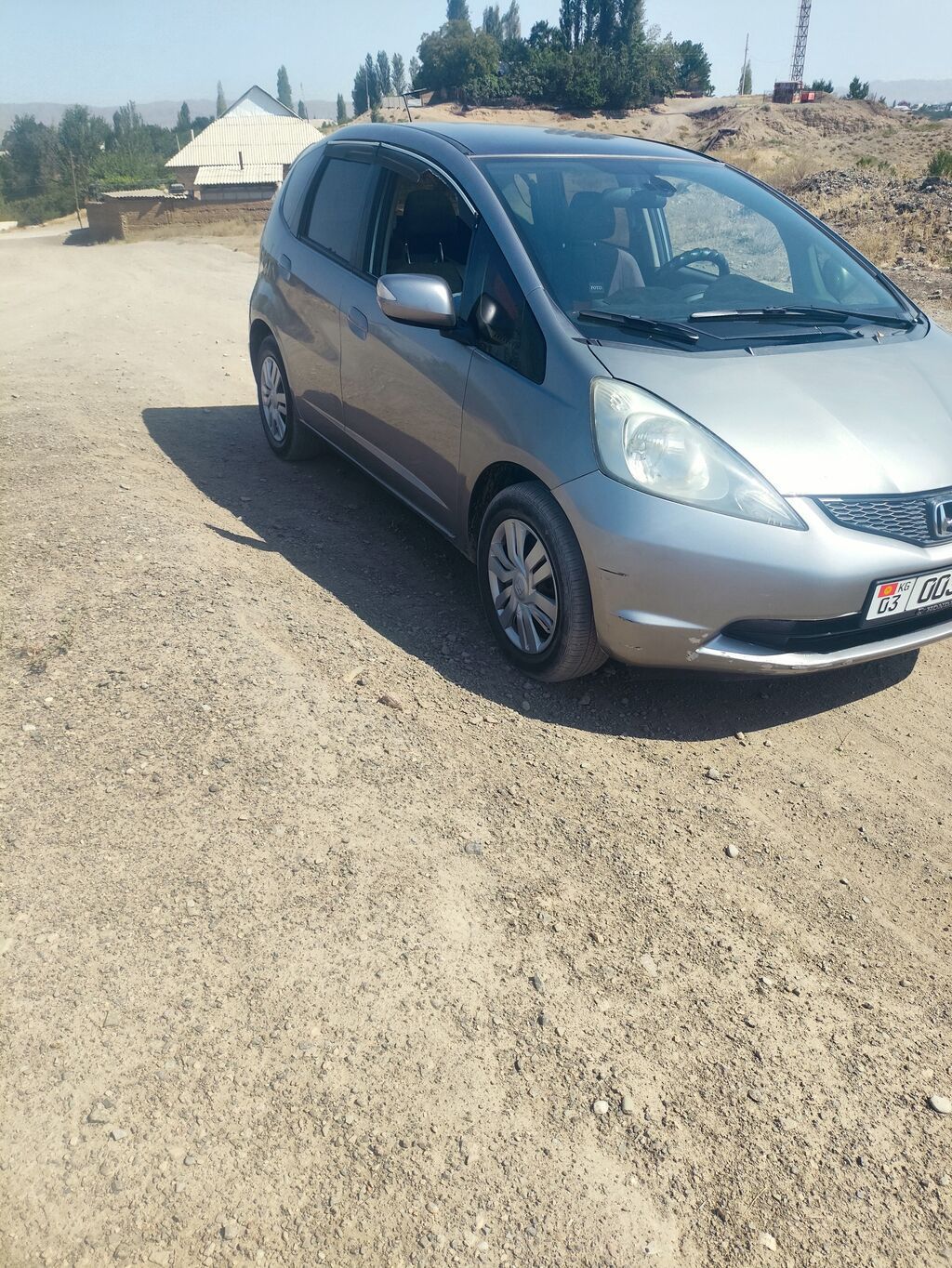 Honda Fit: 2010 г., 1.4 л, Механика, Бензин, Хэтчбэк: фото 4