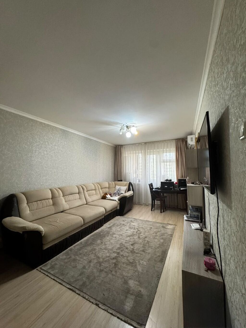 3 комнаты, 58 м², 10 мкр 104 серия, 4 этаж, Старый ремонт: фото 2