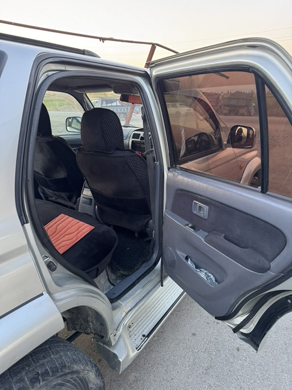 Toyota Hilux Surf: 2000 г., 2.7 л, Внедорожник — фото 8
