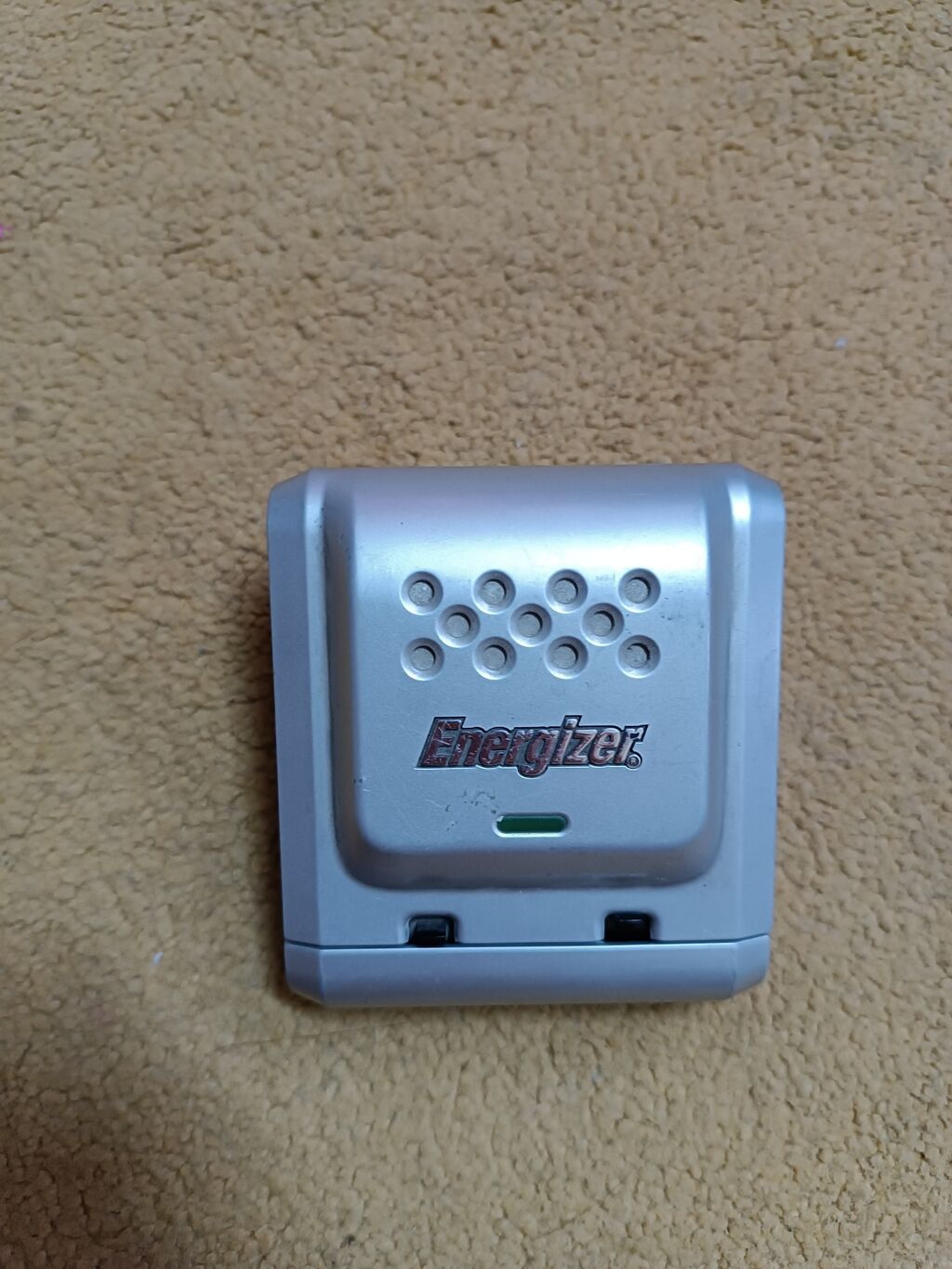 Зарядное устройство для батарей Energizer рабочий: фото 1