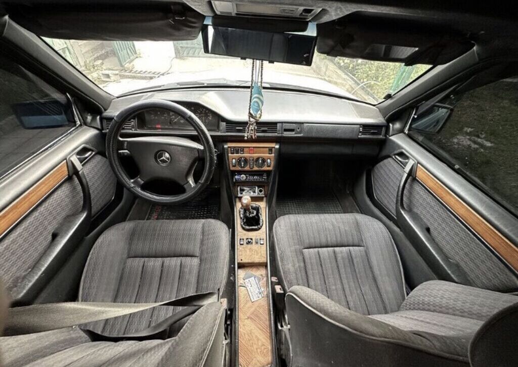 Mercedes-Benz W124: 1993 г., 2.3 л, Механика, Бензин, Универсал: фото 8