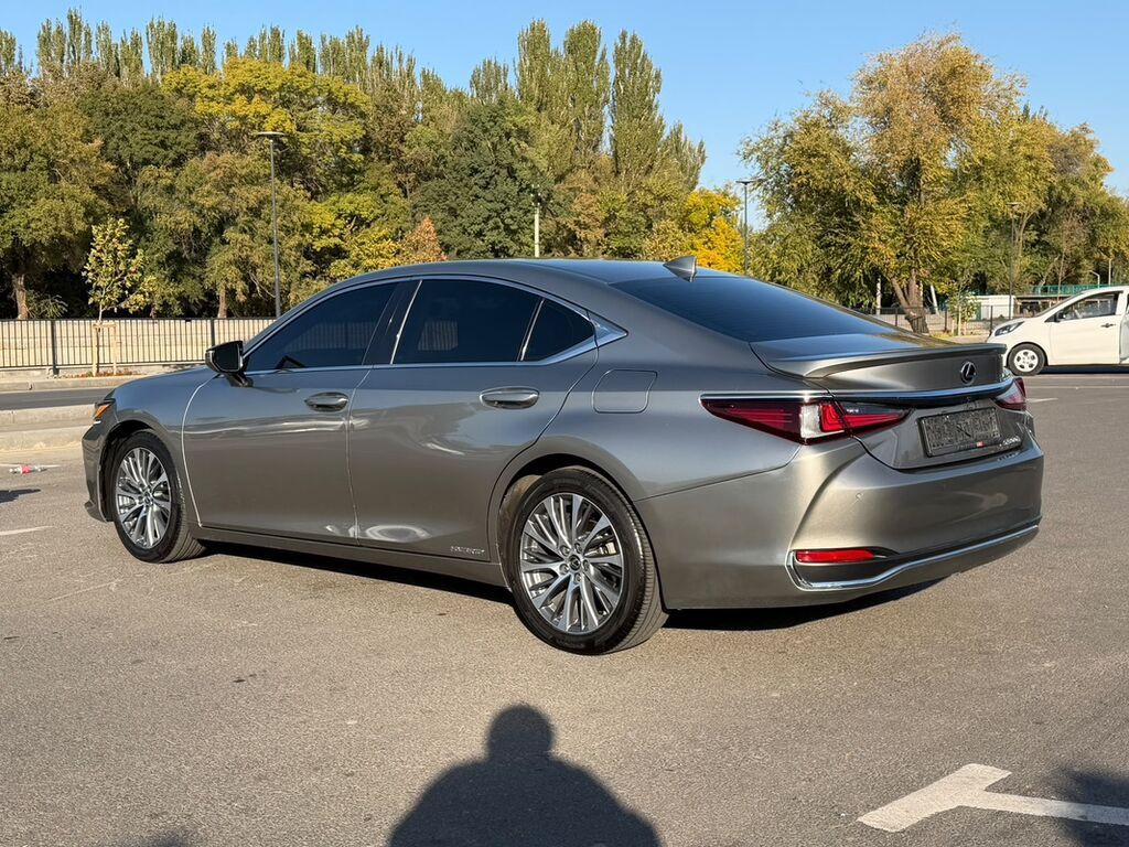 Lexus ES: 2019 г., 2.5 л, Автомат, Гибрид, Седан: фото 4