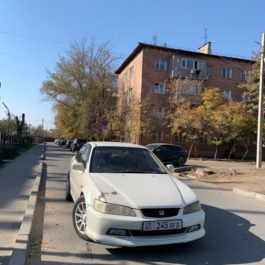 Honda Accord: 2000 г., 2 л, Автомат, Бензин, Седан: фото 2