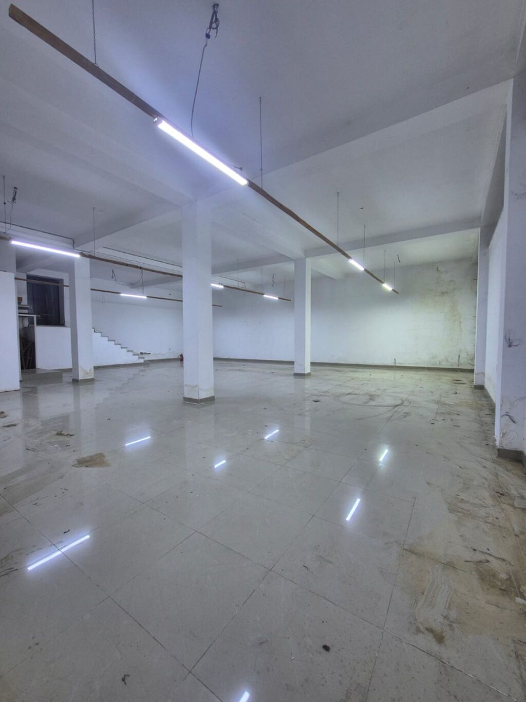 ƏHMƏDLİ METROSUNA PİYADA MƏSAFƏDƏ — 4 MƏRTƏBƏLİ 1.140 M² KOMMERSİYA