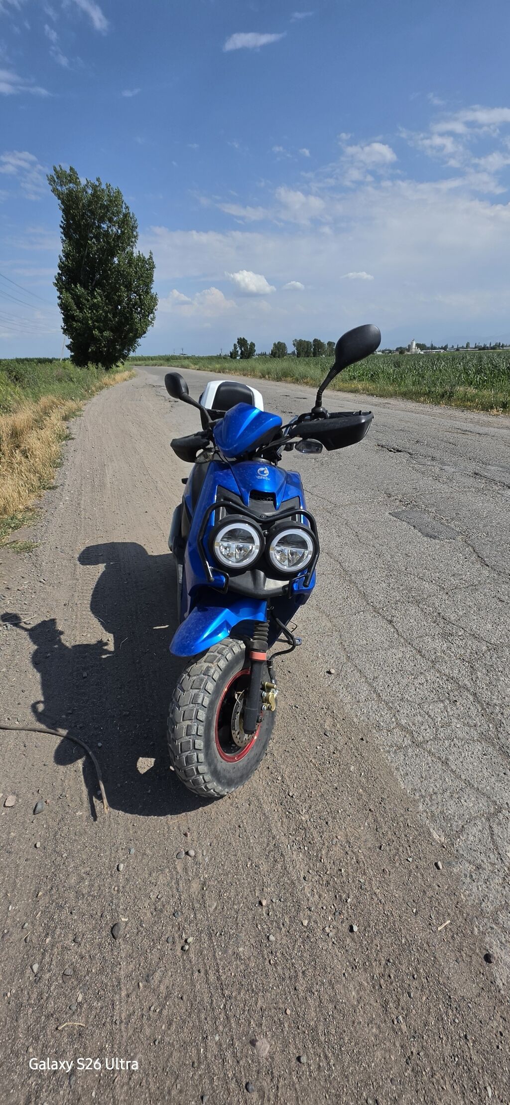 Скутер/мопед 50–150 см³ (по фото — классический городской скутер) в: фото 4
