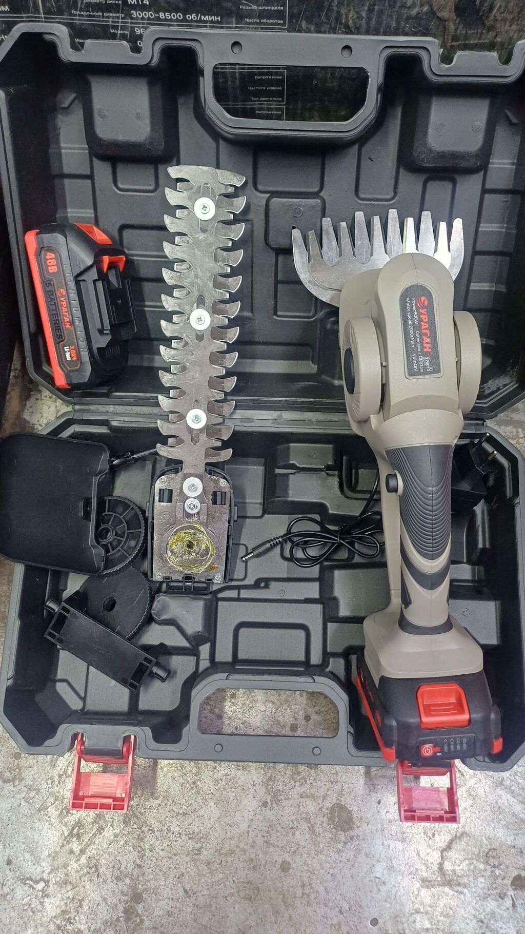 Аккумуляторные ножницы-кусторез Ураган УР5013 (Mini Hedge Trimmer): фото 3