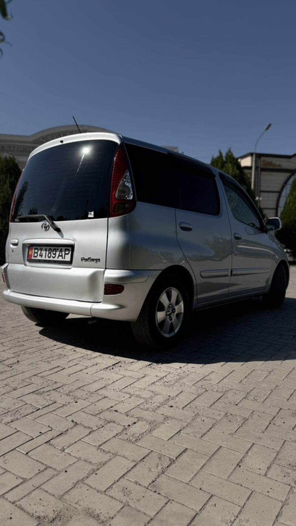 Toyota Funcargo: 2003 г., 1.3 л, Автомат, Бензин, Минивэн: фото 4
