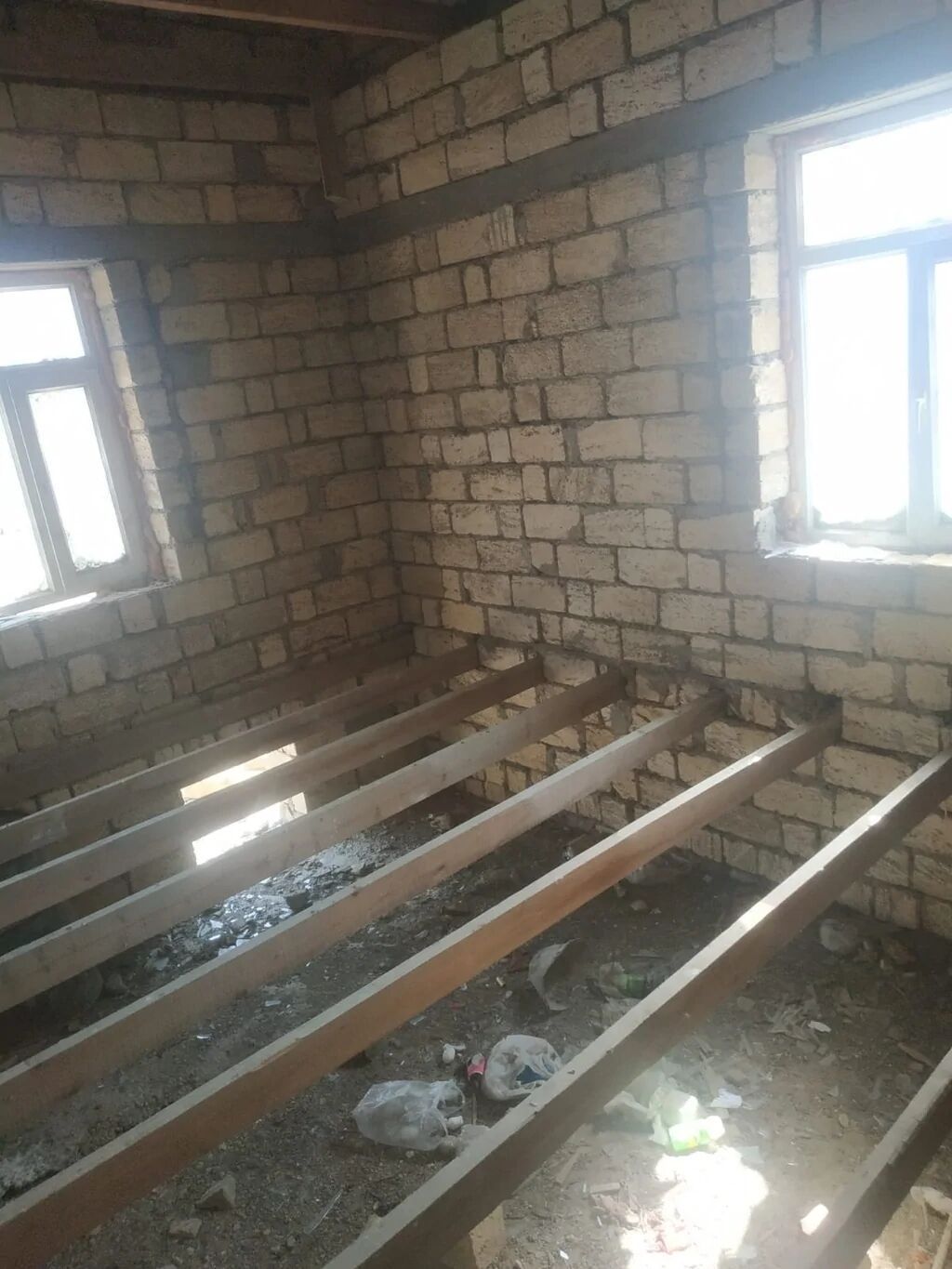 Hökməli 3 otaqlı, 90 kv. m, Təmirsiz