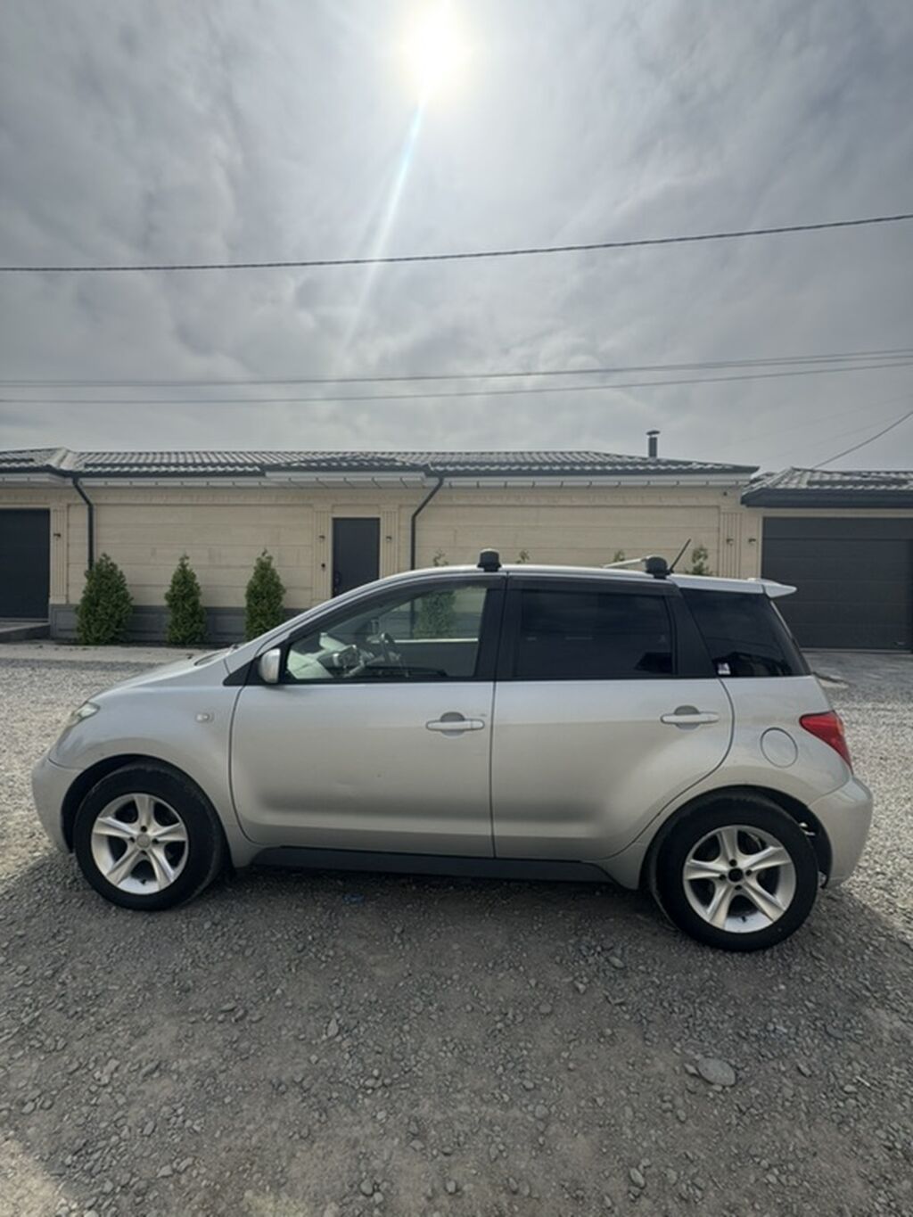 Toyota Ist: 2004 г., 1.5 л, Автомат, Бензин, Хэтчбэк: фото 2