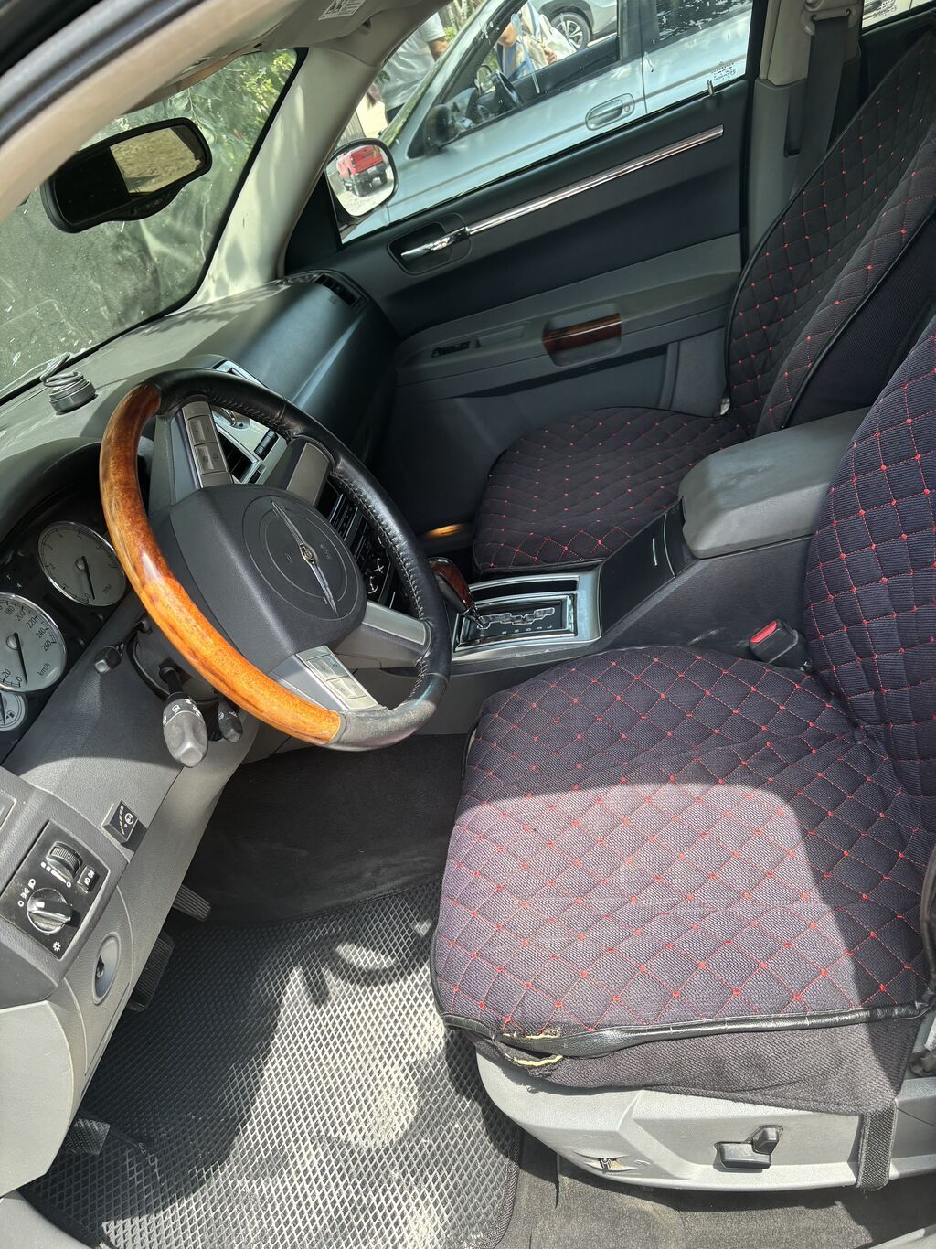 Chrysler 300C: 2004 г., 2.7 л, Автомат, Газ, Седан: фото 6