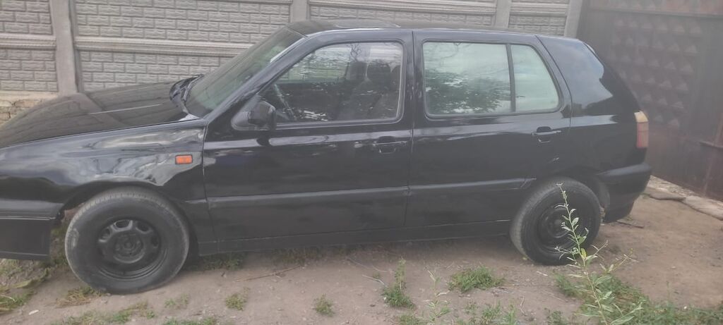 Volkswagen Golf: 1993 г., 1.6 л, Механика, Бензин, Хэтчбэк — фото 2