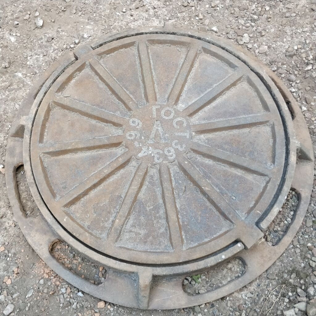 люк т с250. кто изображен на люке. люк т/т гтс (вчшг) 2. новые люки в воронеже. чугунный люк протэк.