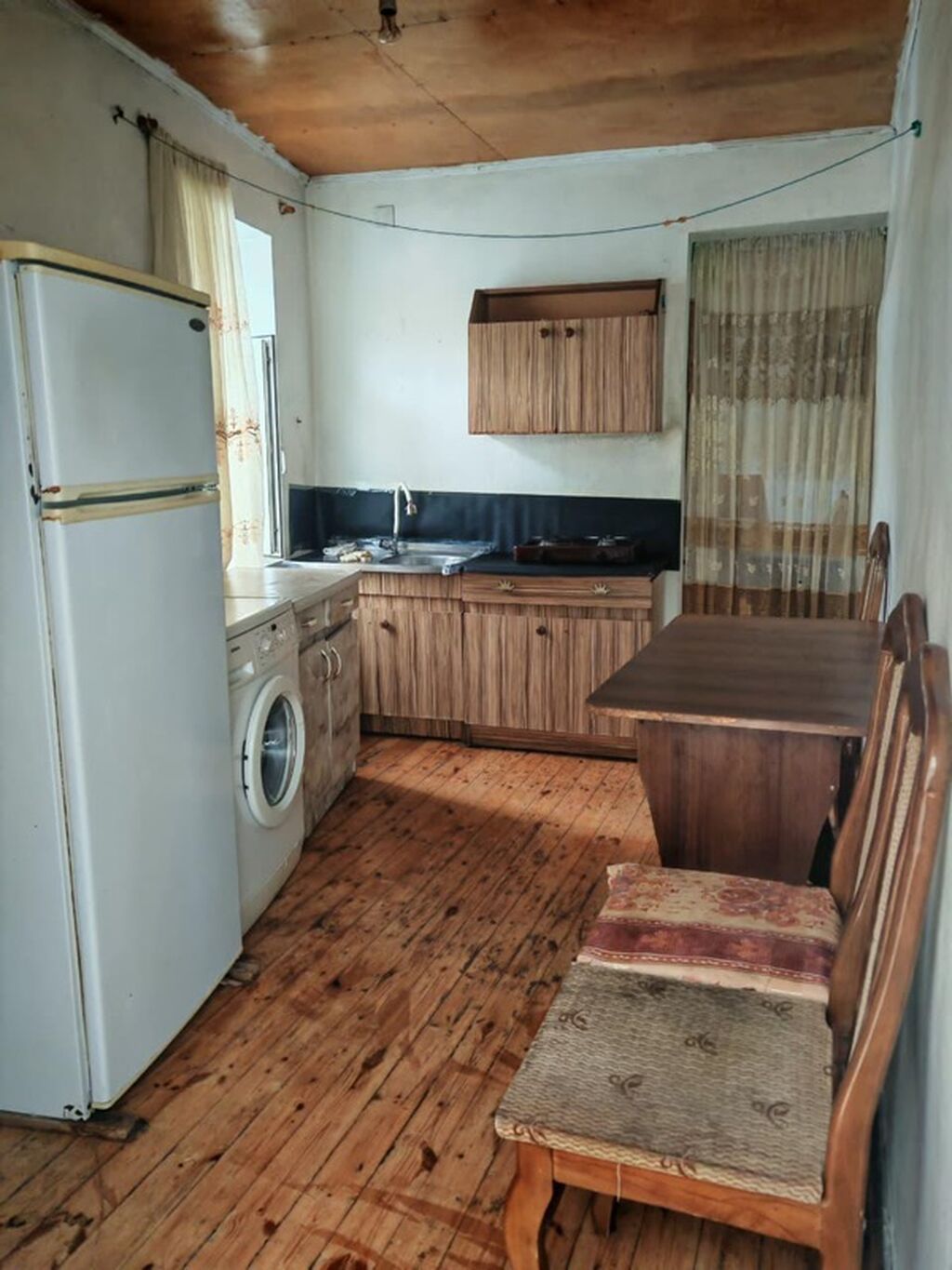 8 Noyabr metrosuna və Tibb Universitetinə yaxın həyət evi kirayə