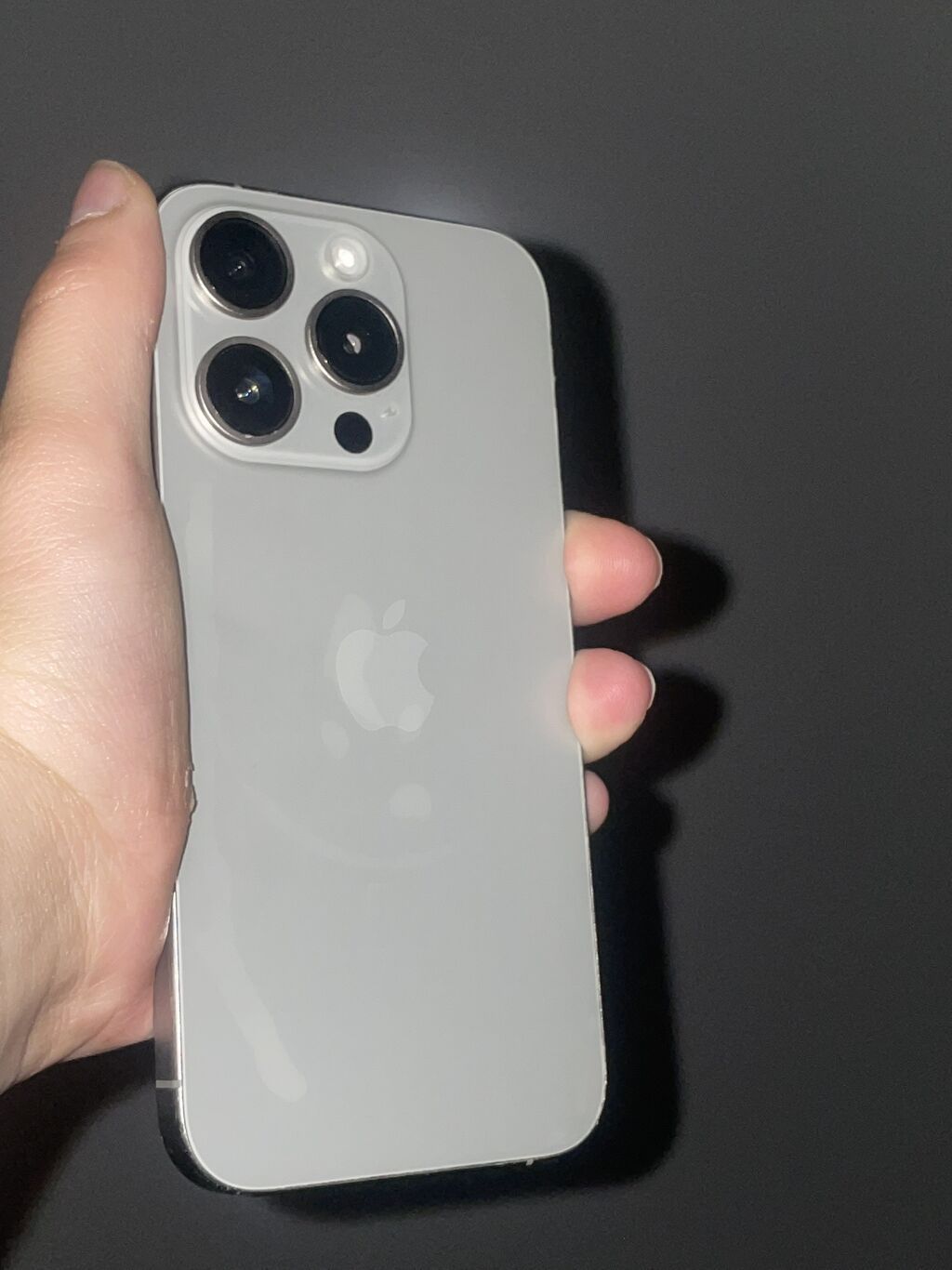 IPhone 15 Pro, Б/у, 256 ГБ, Natural Titanium, Чехол, 80 %: фото 5