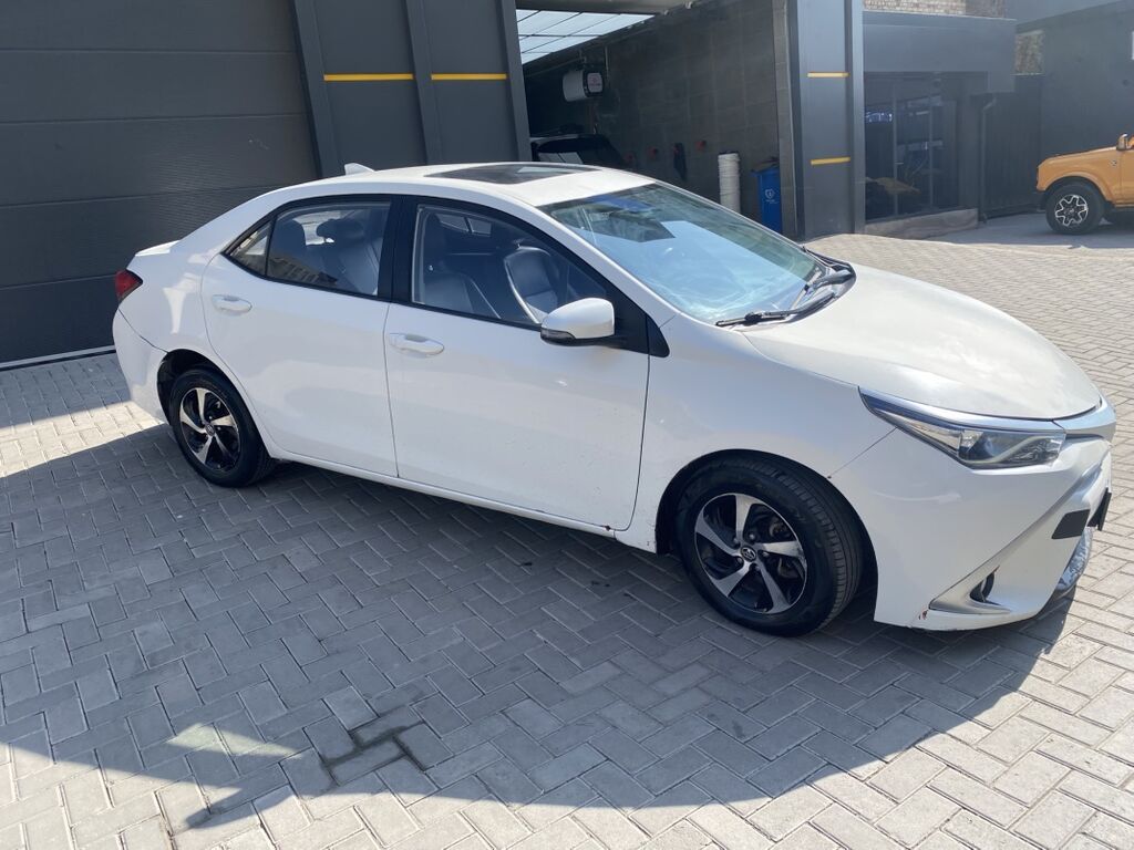Toyota Levin: 2018 г., 1.8 л, Робот, Гибрид, Седан: фото 2