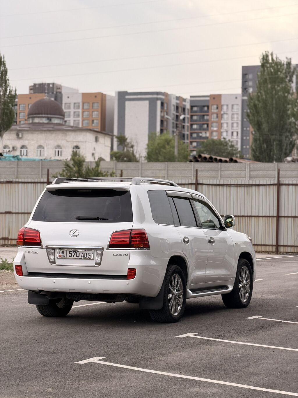 Lexus LX: 2011 г., 5.7 л, Автомат, Бензин, Внедорожник — фото 4