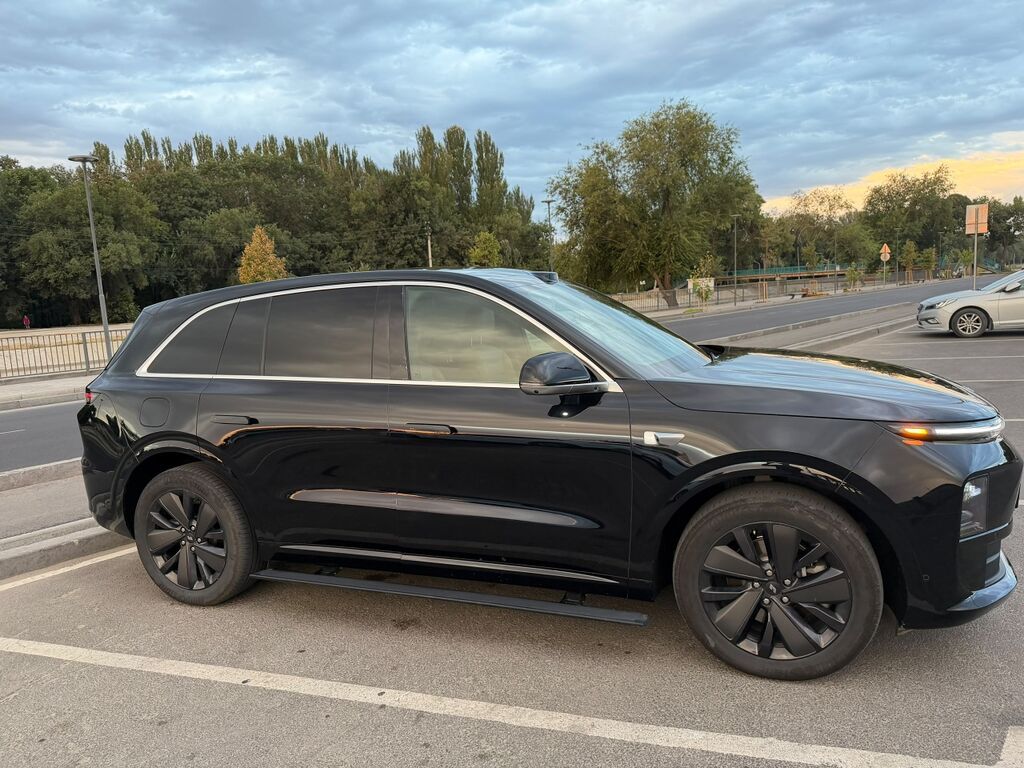 Lixiang L6: 2025 г., 1.5 л, Автомат, Гибрид, Внедорожник: фото 3