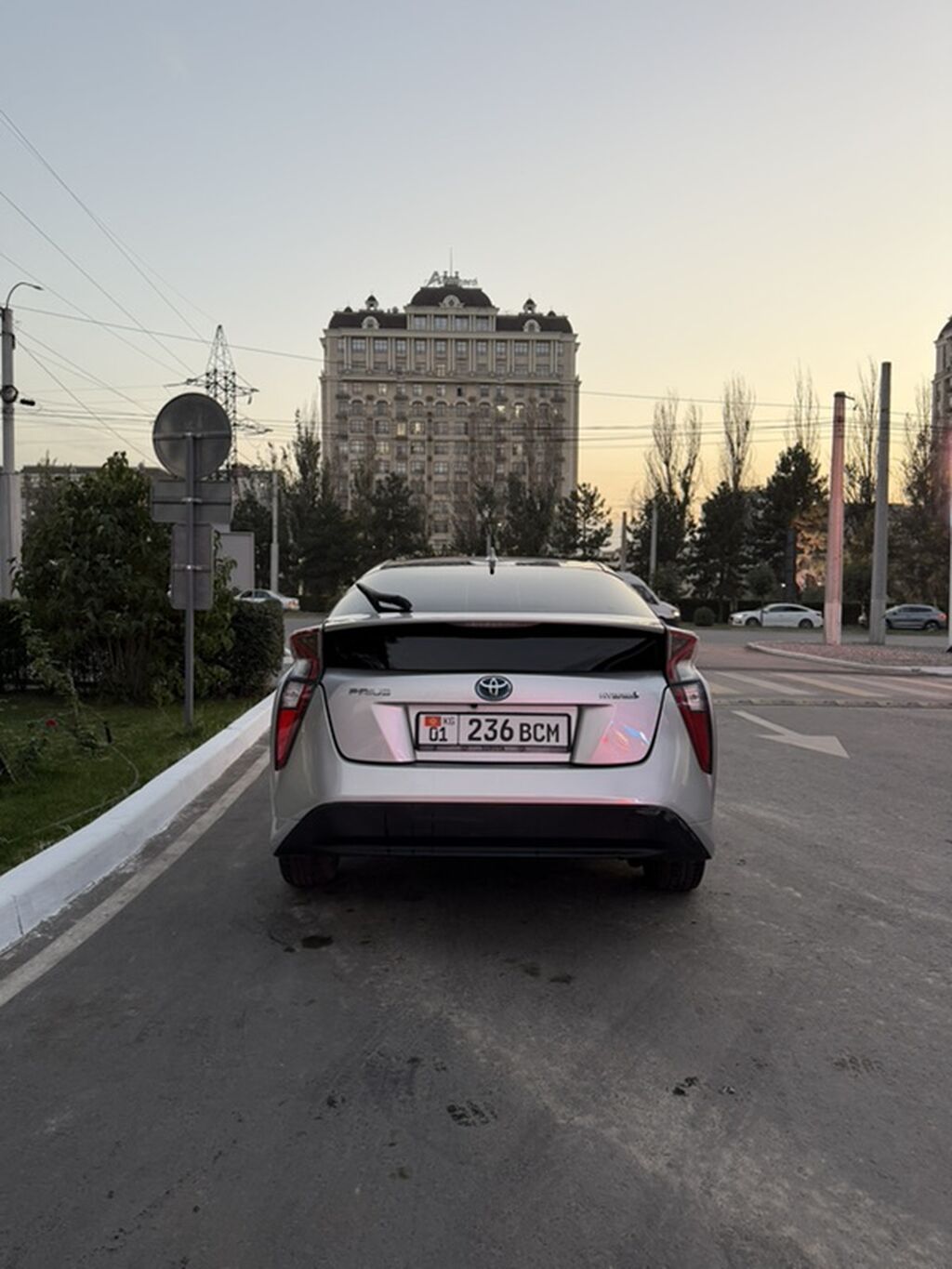Toyota Prius: 2016 г., 1.8 л, Автомат, Гибрид, Лифтбек: фото 5
