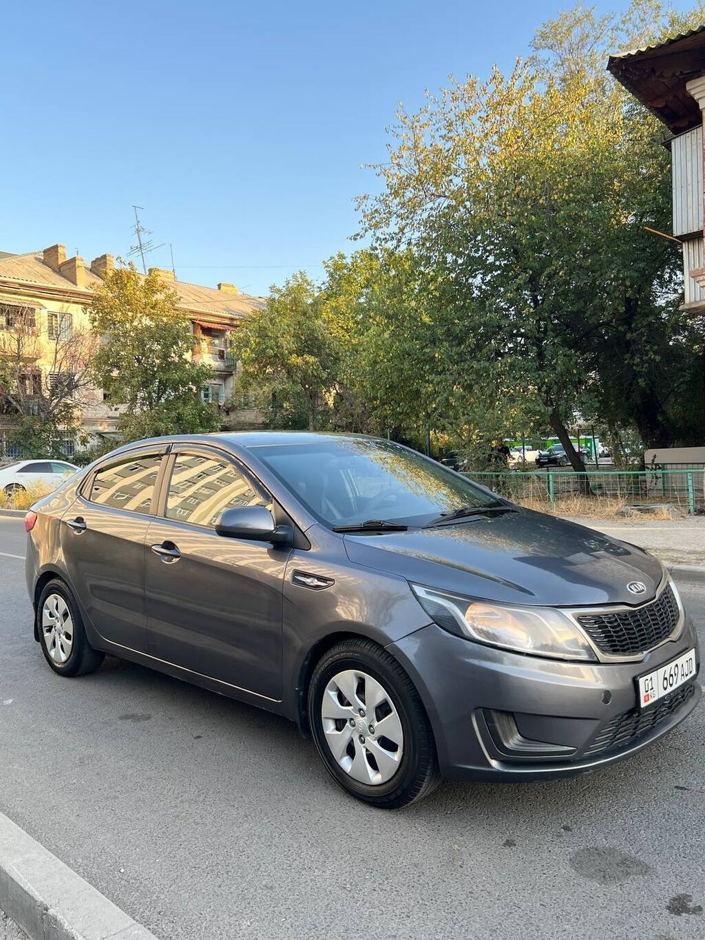 Kia Rio: 2013 г., 1.4 л, Автомат, Бензин, Седан: фото 2