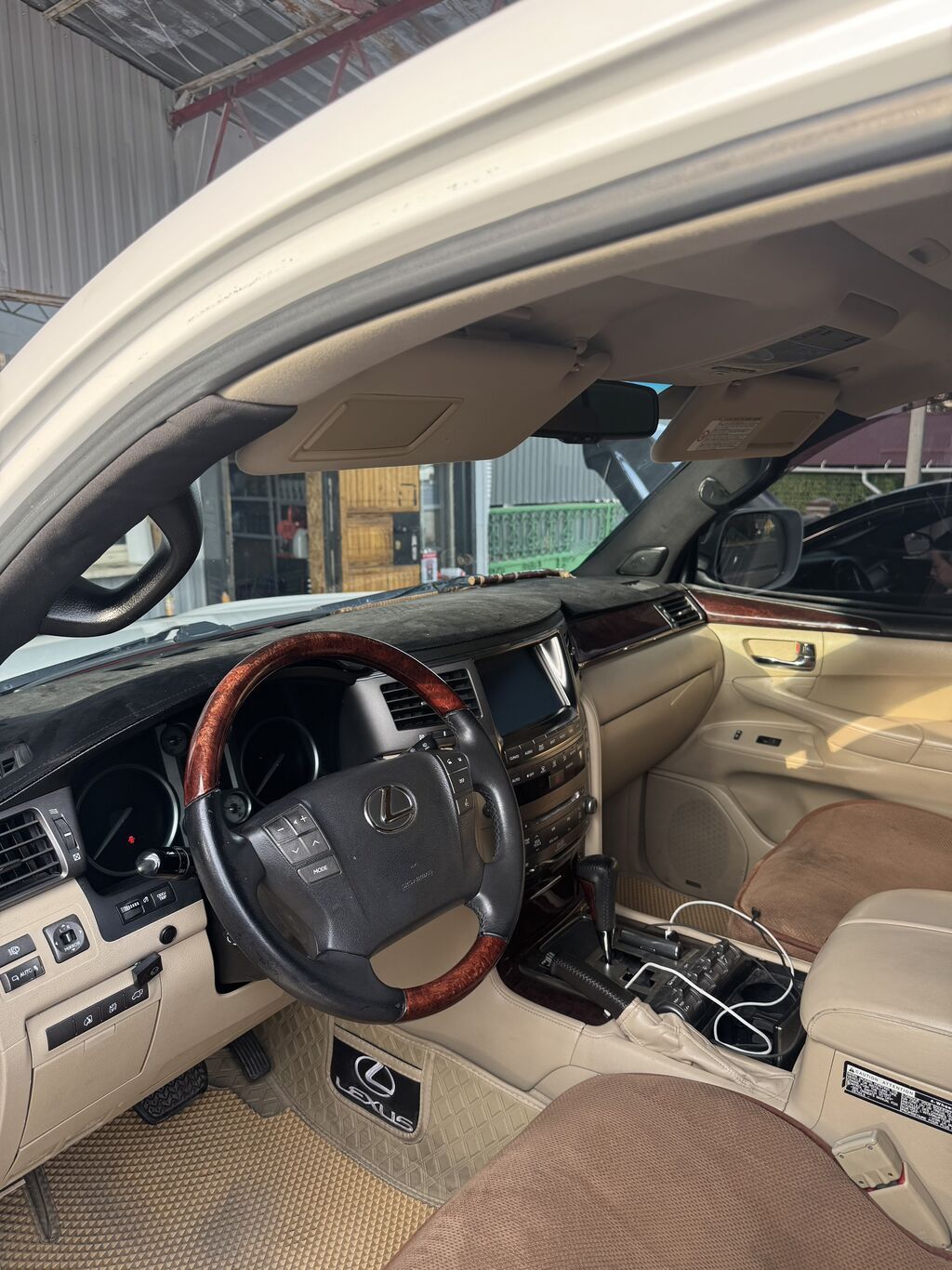 Lexus LX: 2009 г., 5.7 л, Автомат, Бензин, Внедорожник: фото 3