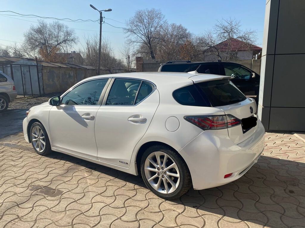 Lexus CT: 2012 г., Автомат, Гибрид, Хэтчбэк: фото 3