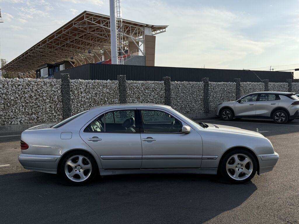 Mercedes-Benz E-Class: 2000 г., 3.2 л, Автомат, Бензин, Седан: фото 3