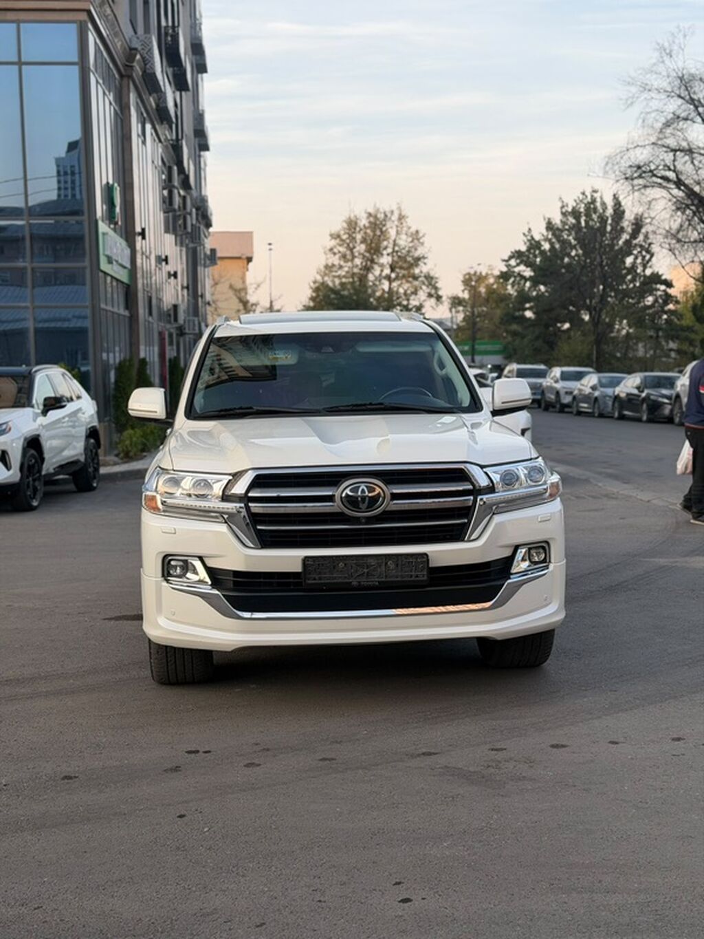 Toyota Land Cruiser: 2019 г., 5.7 л, Автомат, Бензин, Внедорожник: фото 2