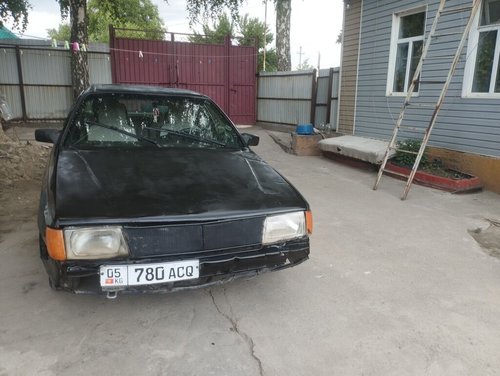 Audi 100: 1990 г., 2.3 л, Механика, Седан: фото 4