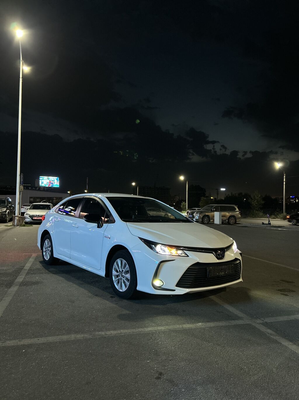 Toyota Corolla: 2019 г., 1.8 л, Автомат, Бензин, Седан: фото 2