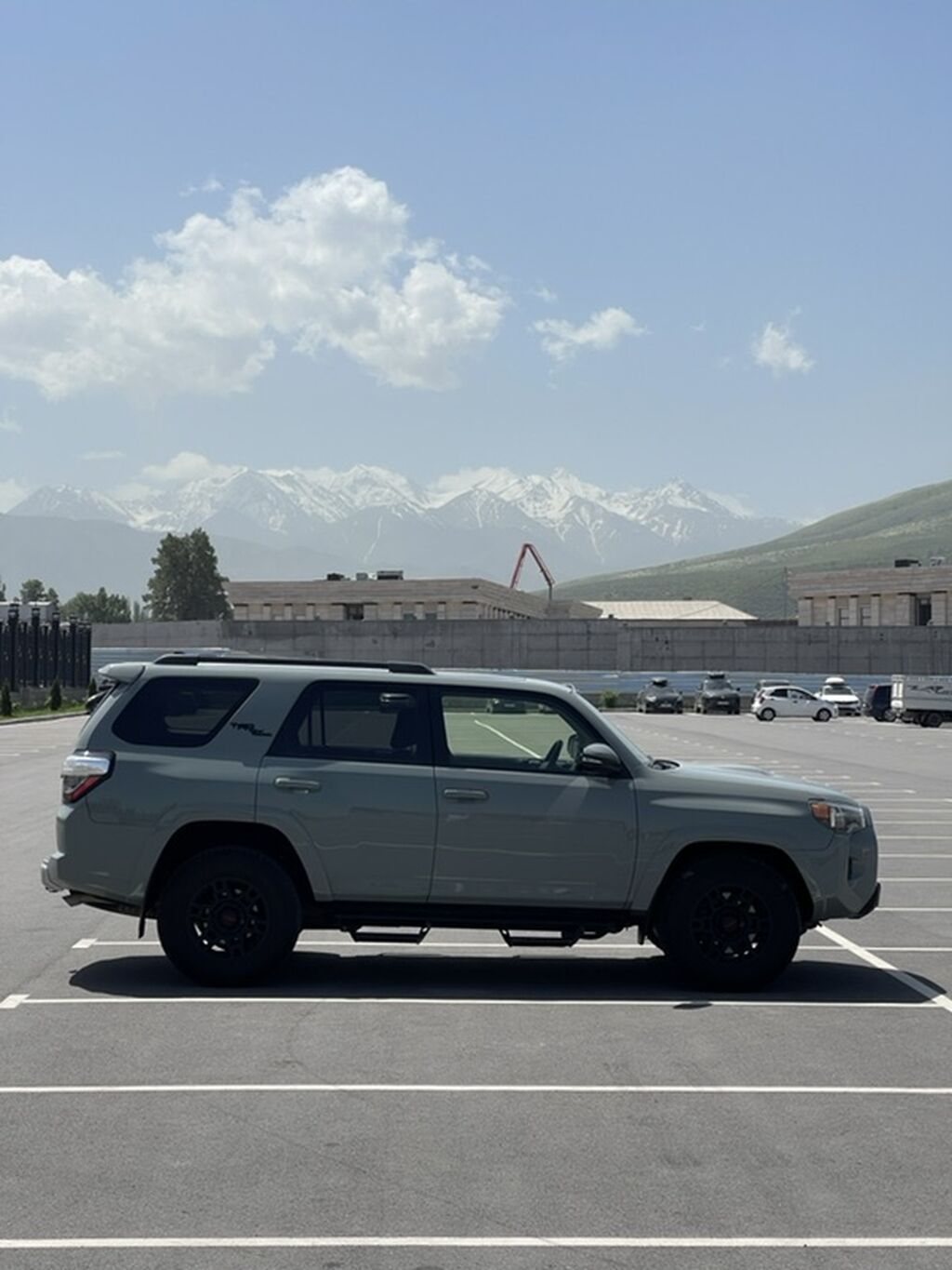 Toyota 4Runner: 2023 г., 4 л, Автомат, Бензин, Внедорожник: фото 4