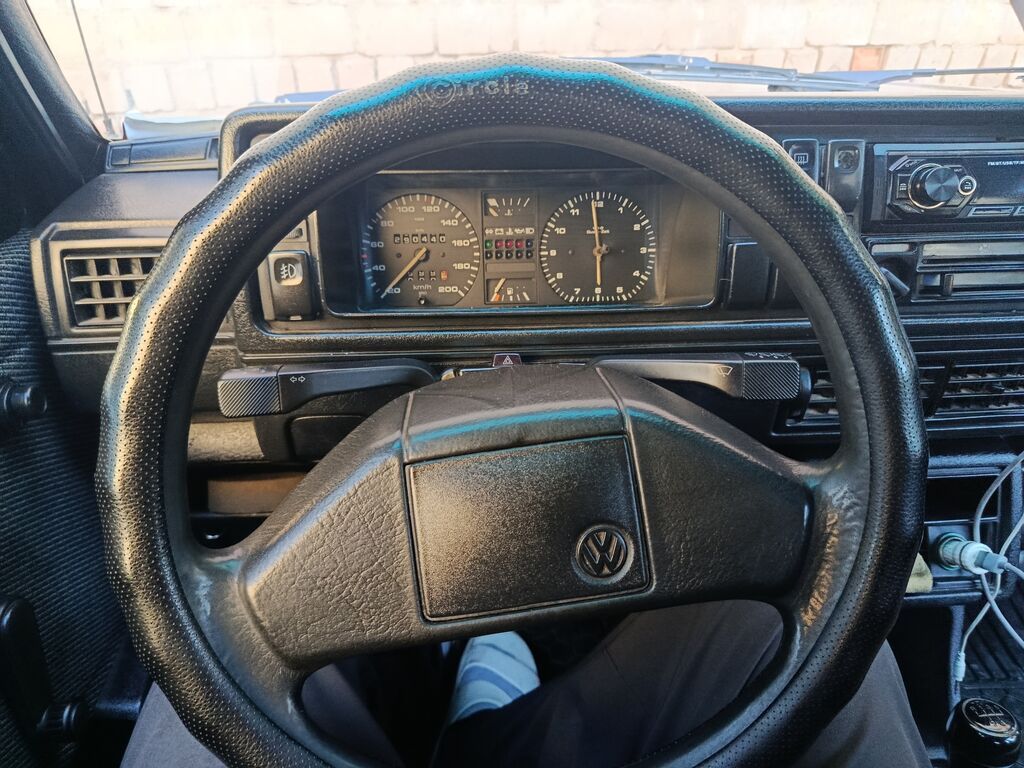 Volkswagen Golf: 1991 г., 1.8 л, Механика, Бензин, Хэтчбэк: фото 4
