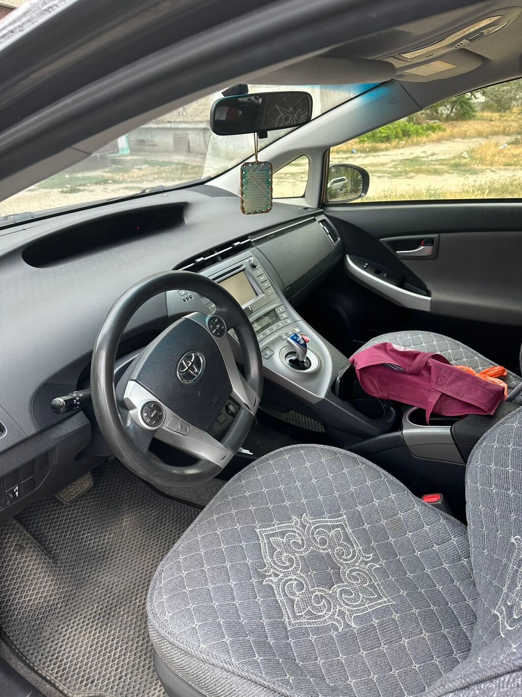 Toyota Prius: 2015 г., 1.8 л, Автомат, Бензин, Хэтчбэк: фото 4