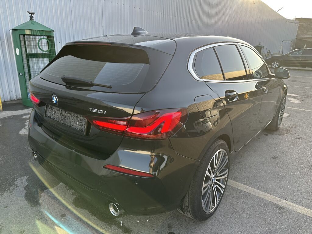 BMW 1 series: 2023 г., 2 л, Автомат, Бензин, Хэтчбэк: фото 5