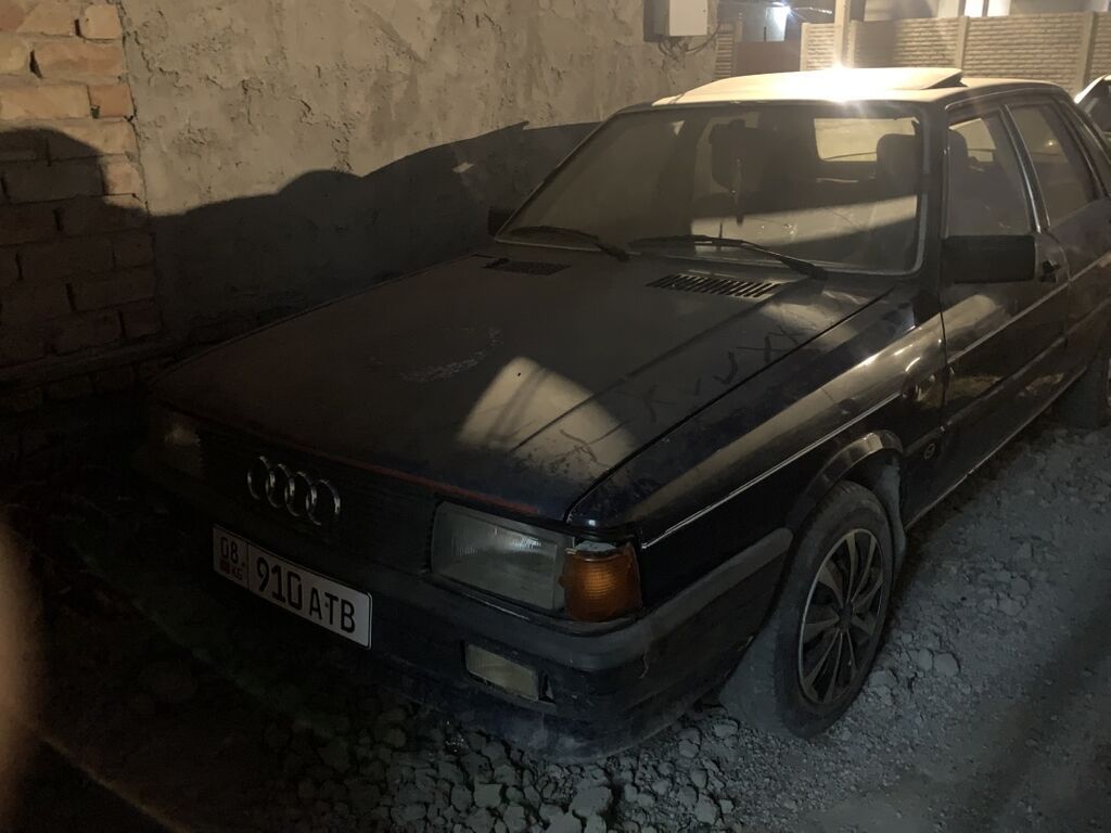 Audi 80: 1986 г., 1.8 л, Механика, Бензин, Седан: фото 2