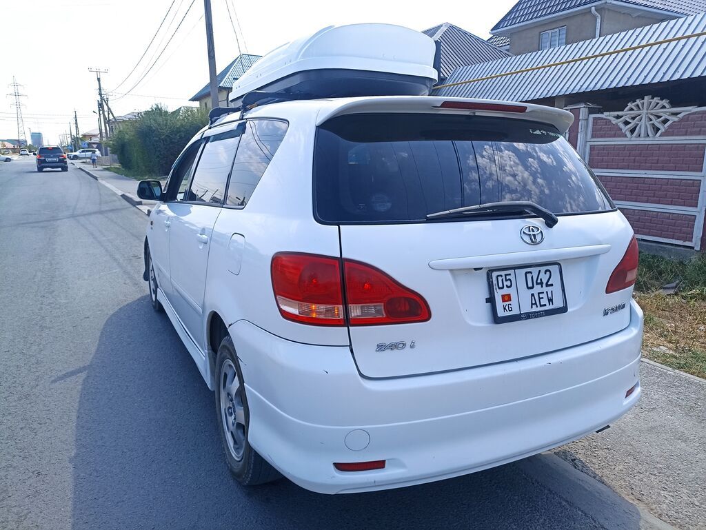 Toyota Ipsum: 2003 г., 2.4 л, Автомат, Газ, Минивэн: фото 6