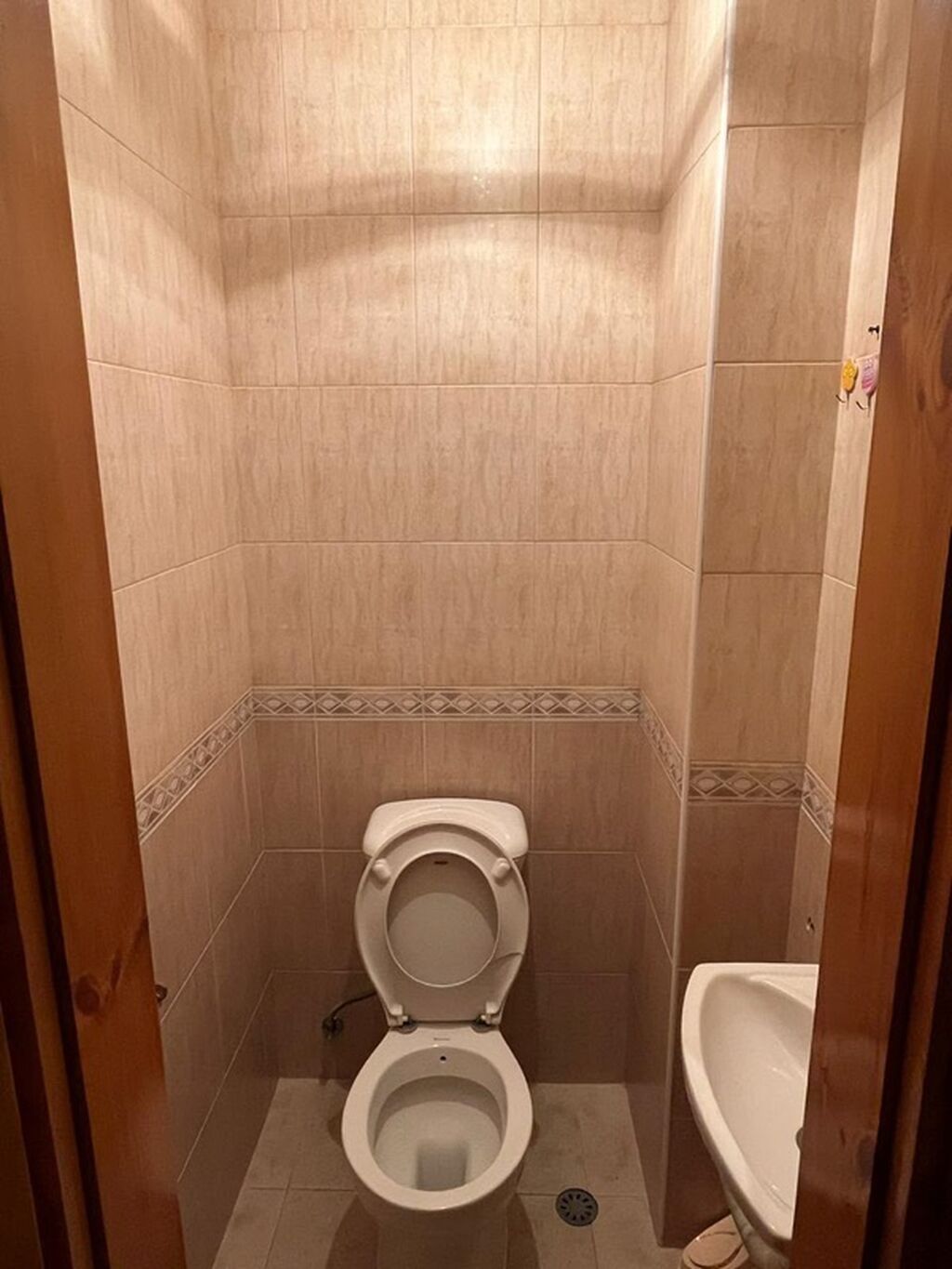Mənzil – 2 otaqlı, ayrı mətbəxli - Geniş qonaq otağı: parket döşəmə