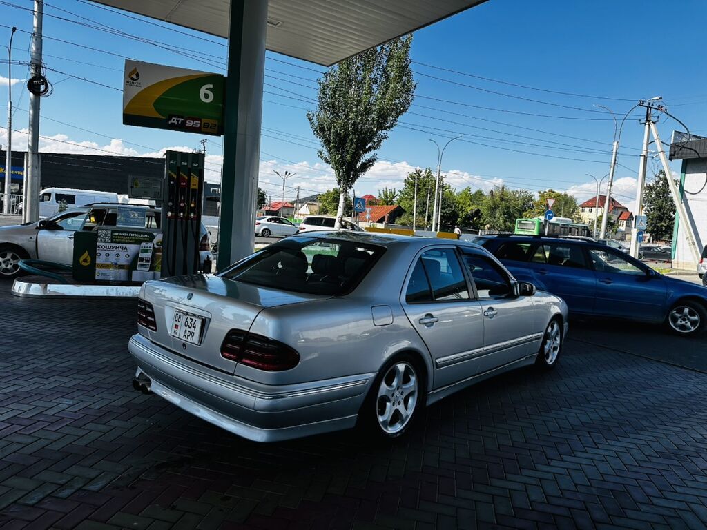 Mercedes-Benz E-Class: 2001 г., 4.3 л, Автомат, Бензин, Седан — фото 4