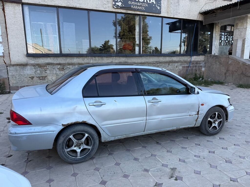 Mitsubishi Lancer: 2001 г., 1.6 л, Автомат, Бензин, Седан: фото 2