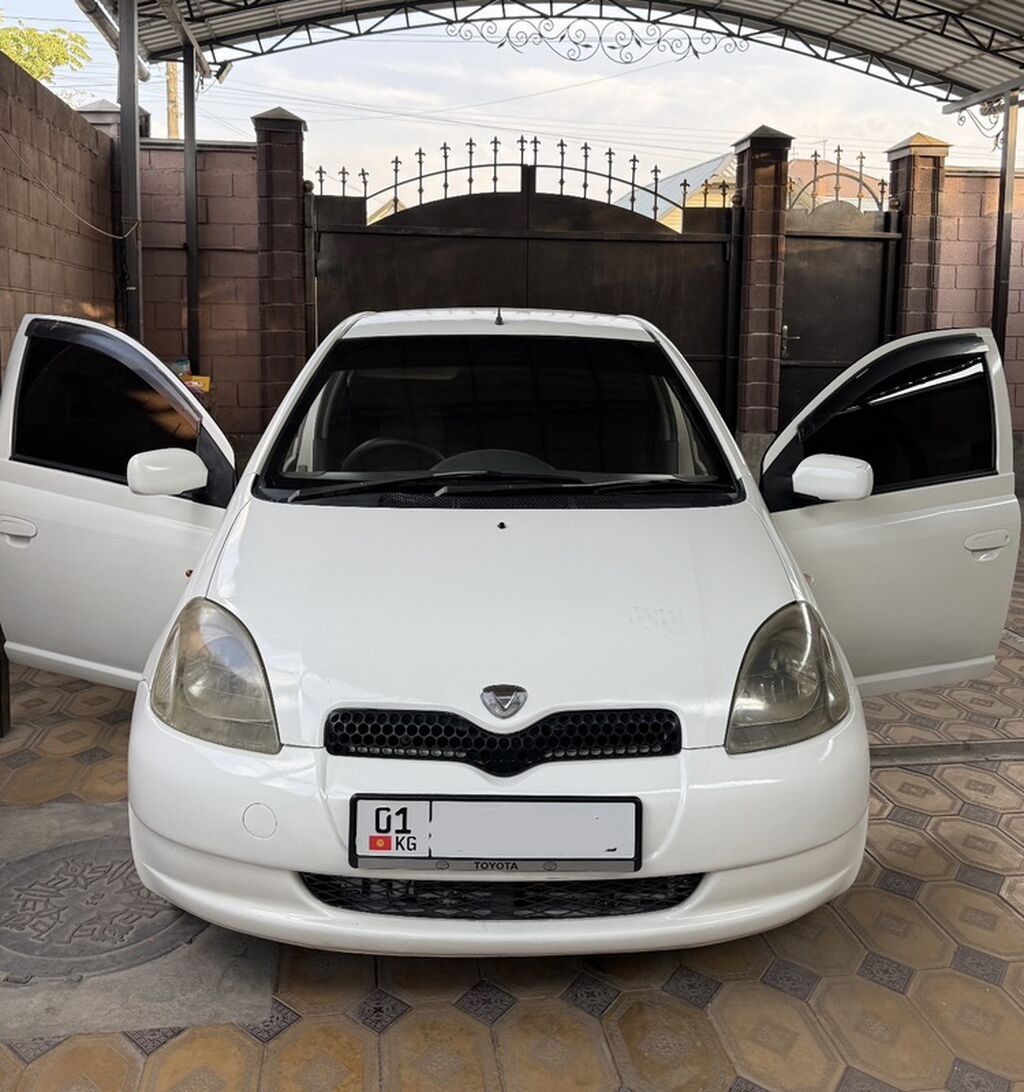 Toyota Vitz: 2000 г., 1.3 л, Автомат, Бензин, Хэтчбэк: фото 2