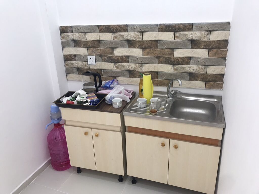 Satılır işıqlı və geniş kommersiya sahəsi - Açıq planlı, hündür