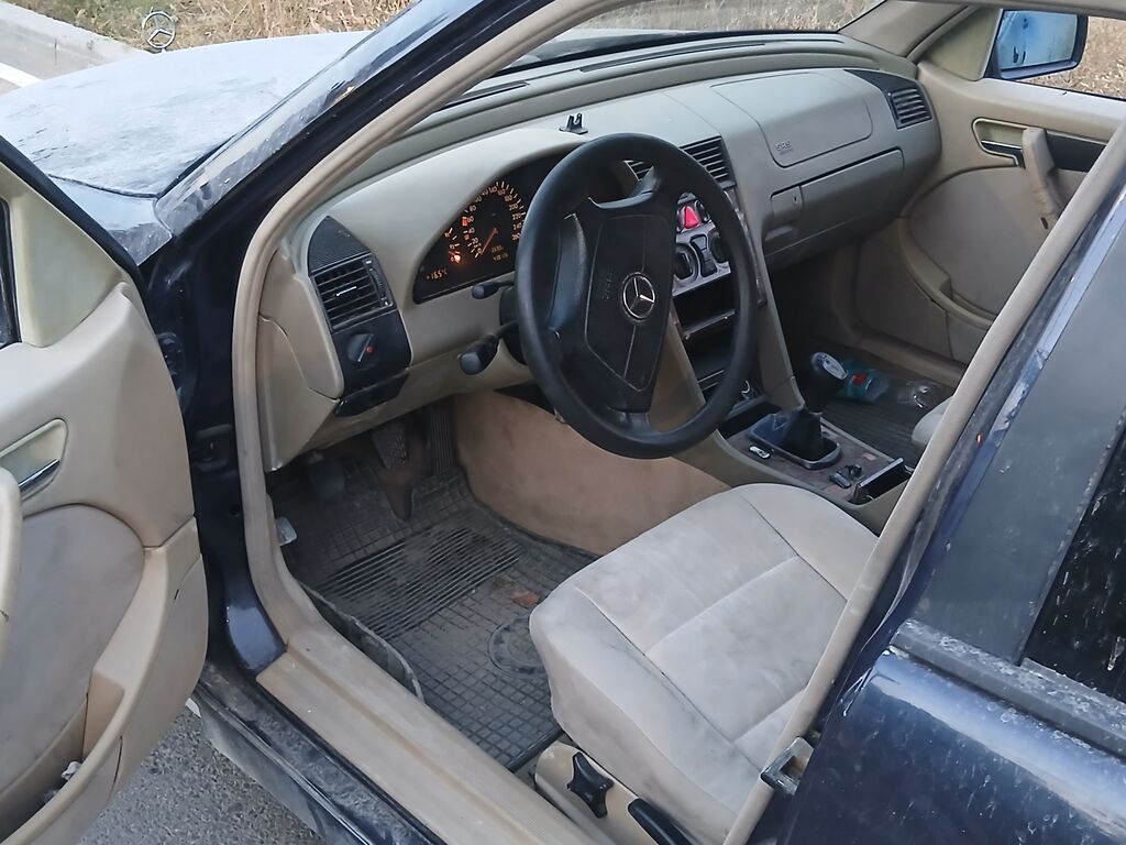 Mercedes-Benz C-Class: 1999 г., 2.4 л, Механика, Бензин, Седан: фото 4