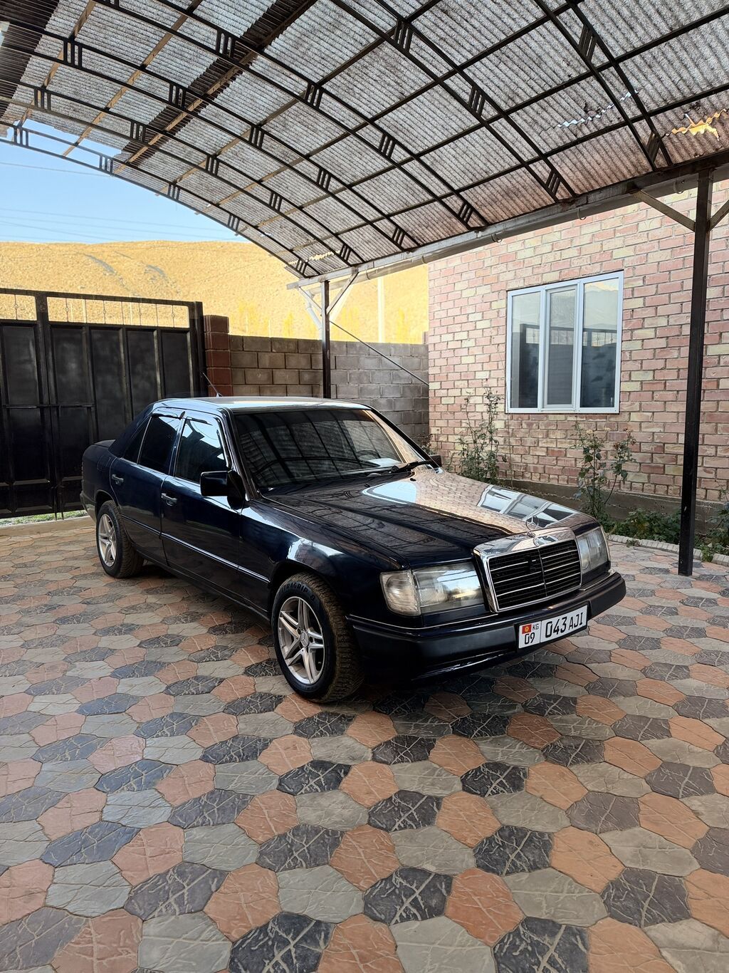 Mercedes-Benz W124: 1988 г., 2 л, Автомат, Бензин, Седан: фото 2