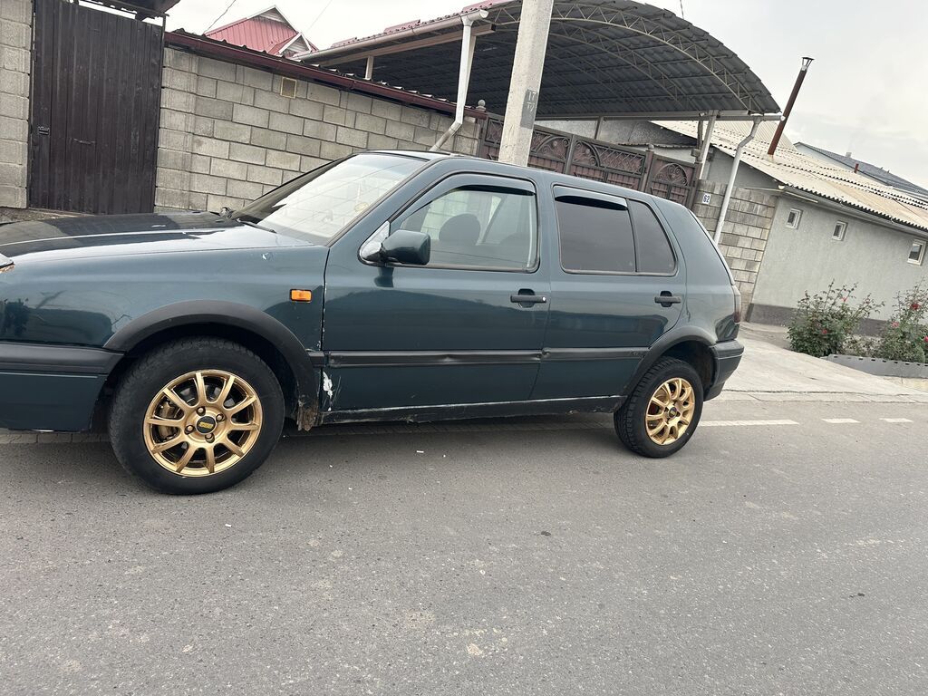 Volkswagen Golf: 1994 г., 1.8 л, Механика, Бензин, Универсал: фото 2