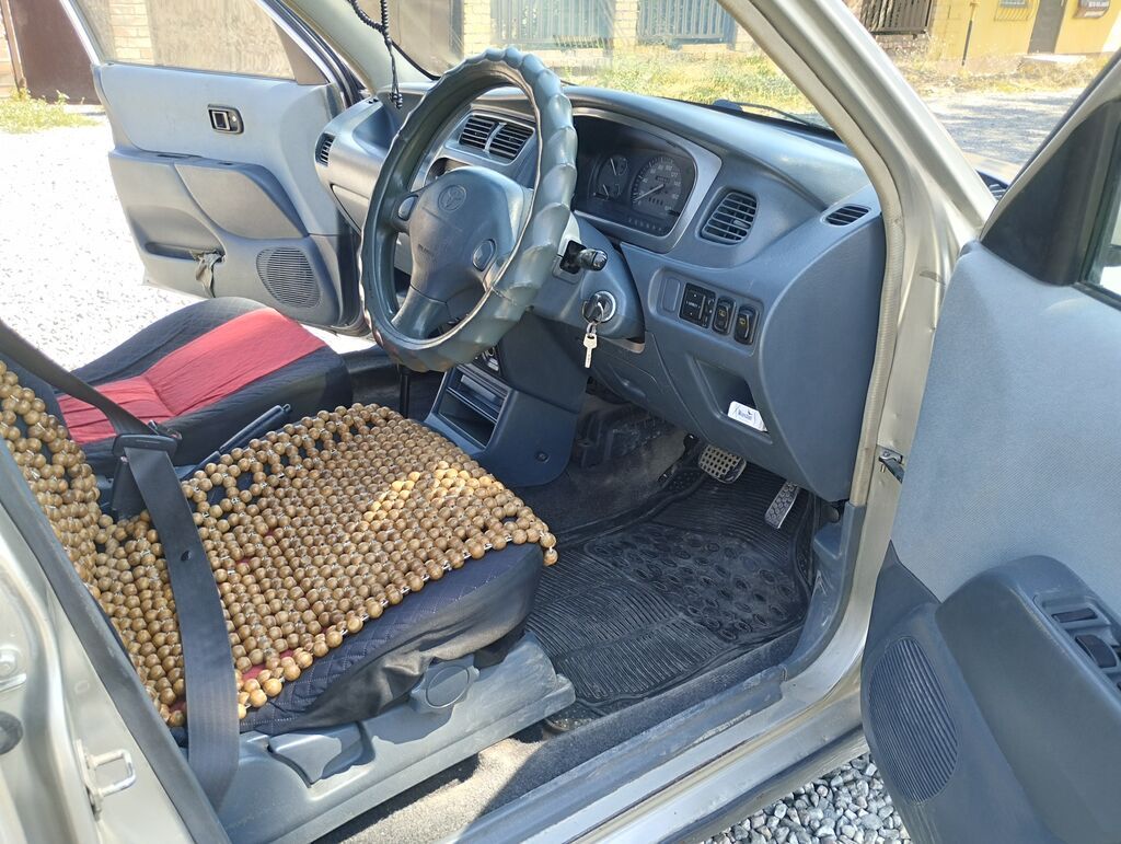 Toyota Duet: 2000 г., 0.1 л, Автомат, Бензин, Хэтчбэк — фото 3