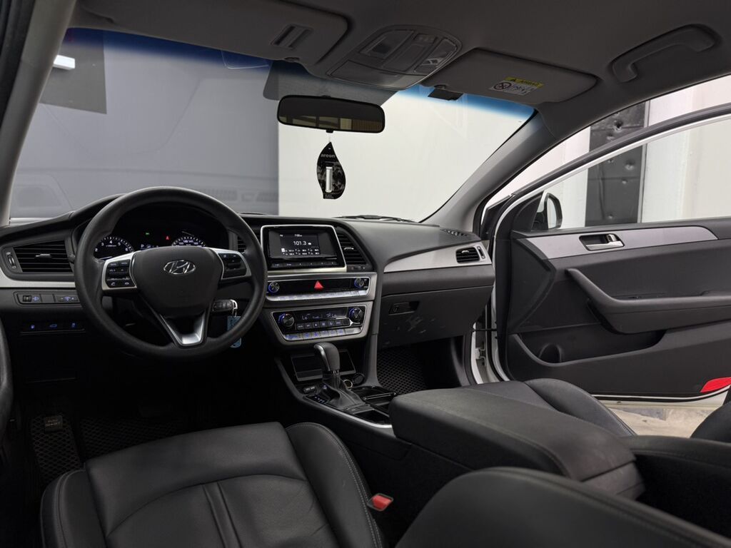 Hyundai Sonata: 2023 г., 2 л, Автомат, Газ, Седан: фото 8
