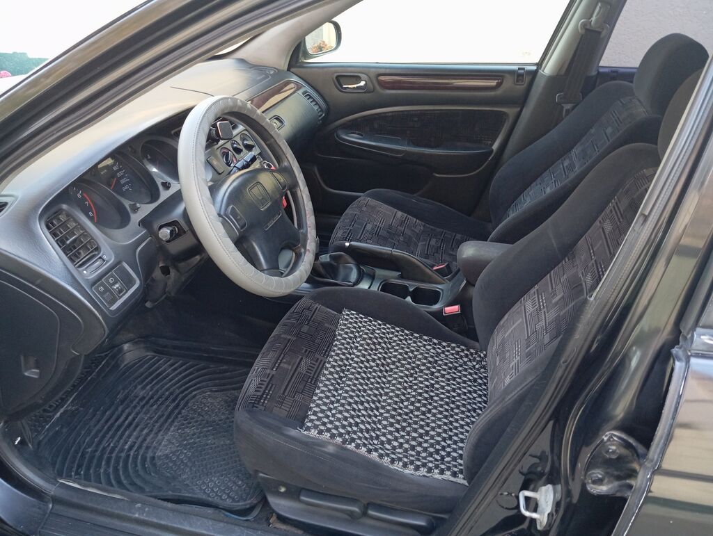 Honda Accord: 2001 г., 1.8 л, Механика, Бензин, Хэтчбэк: фото 7