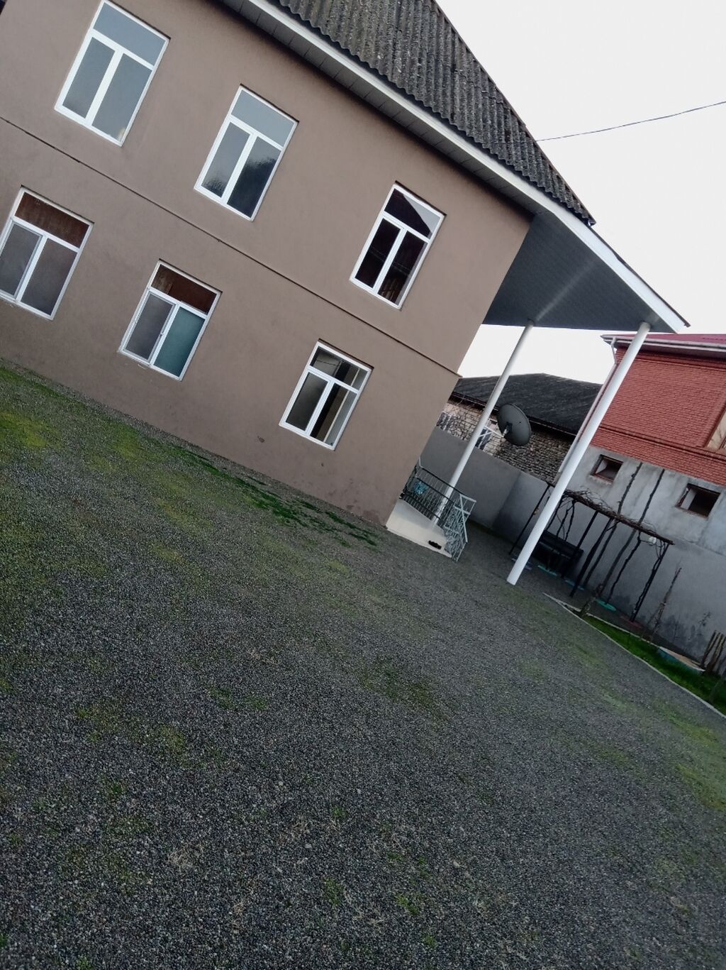 4 otaqlı, 200 kv. m, Yeni təmirli