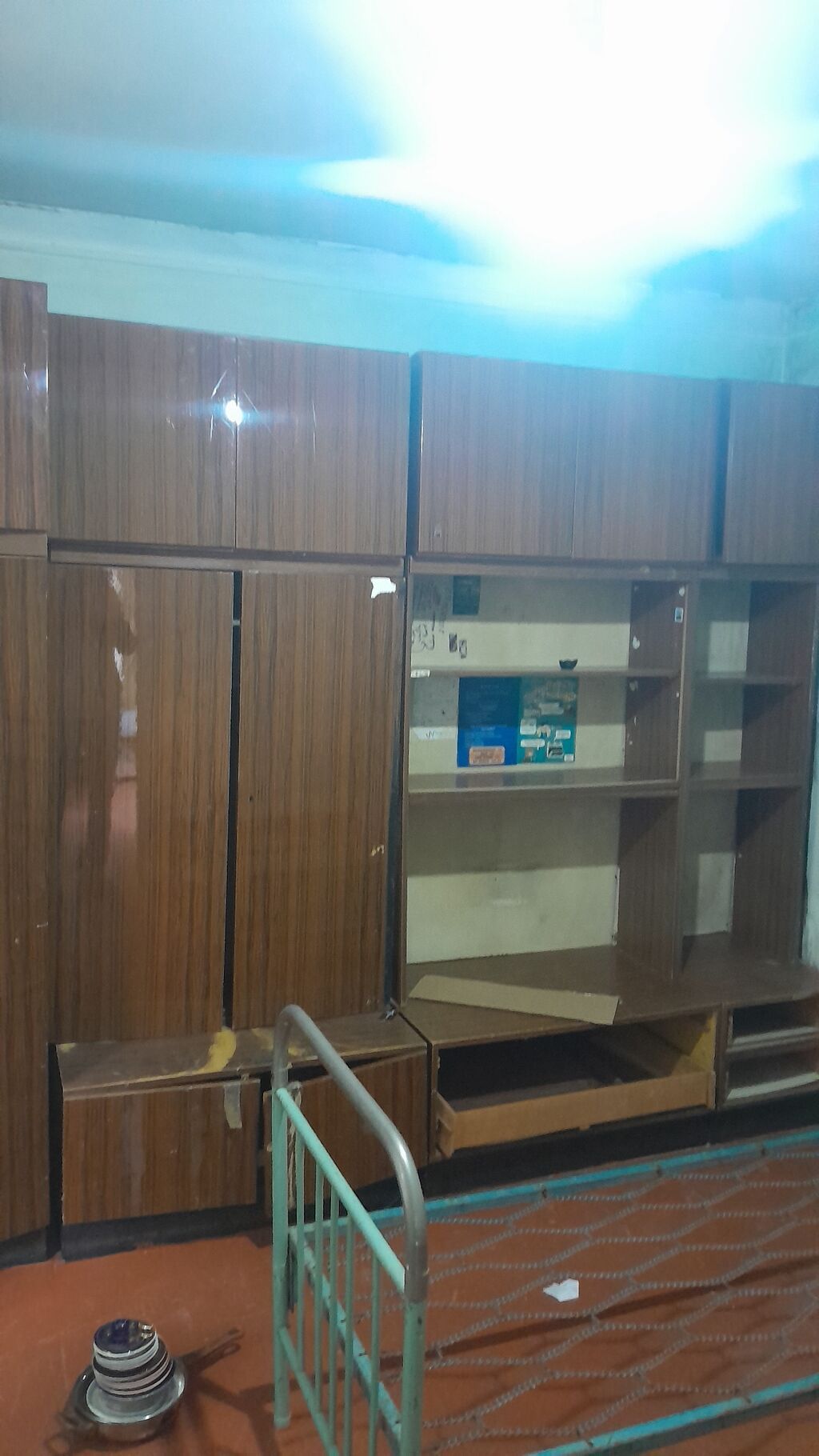 2 otaqlı mənzil – radiatorlu mərkəzi isitmə, plastik pəncərələr, dəmir