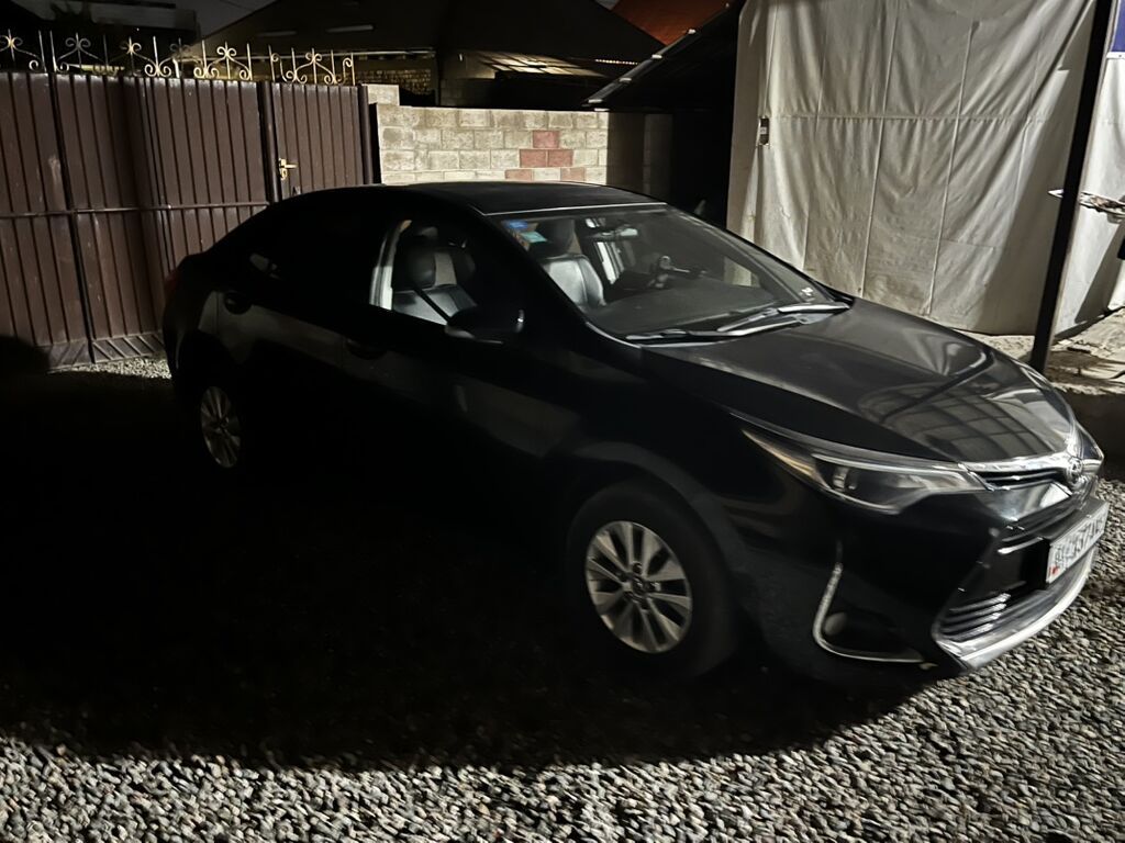Toyota Corolla: 2018 г., 1.3 л, Автомат, Бензин, Седан: фото 4